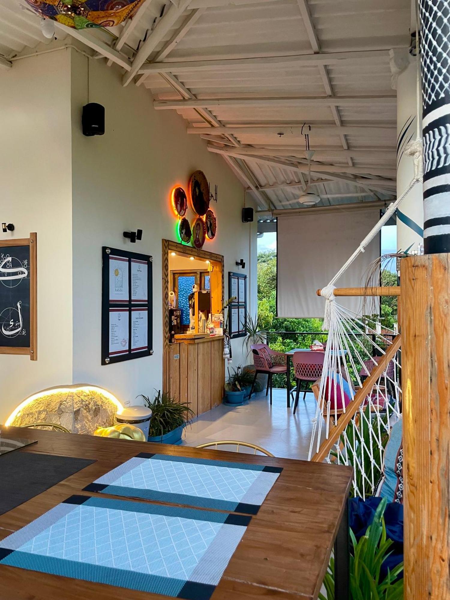 Habibi Hostel & Restaurant Унаватуна Экстерьер фото